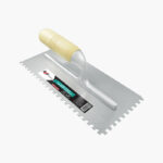 Llana con mango de madera, dentada cuadrada